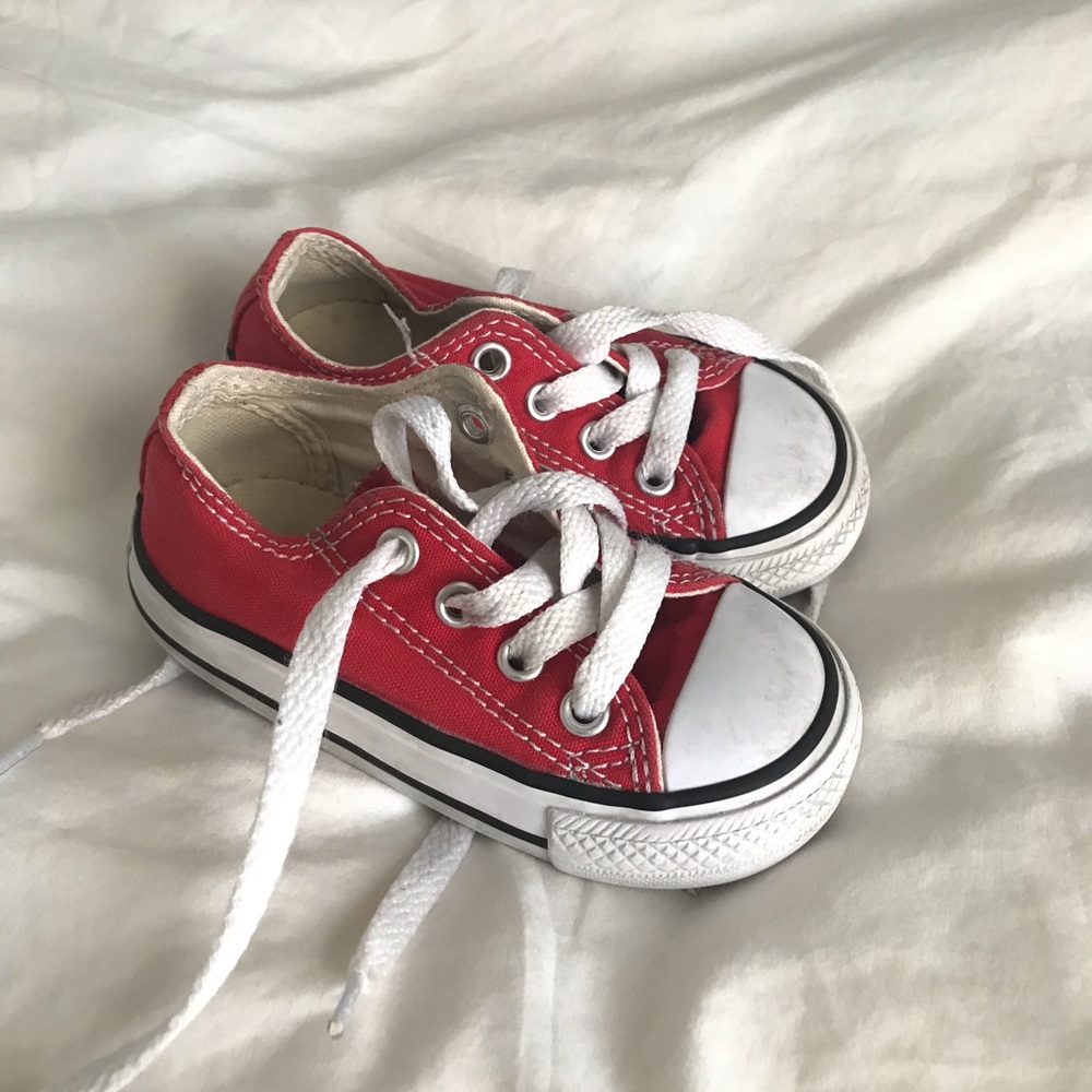 Red toddler lace up converse size 5